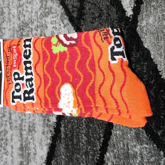 THE ORIGINAL TOP RAMEN NISSIN MENS CREW SOCKS 6-12 - Picture 3 of 9